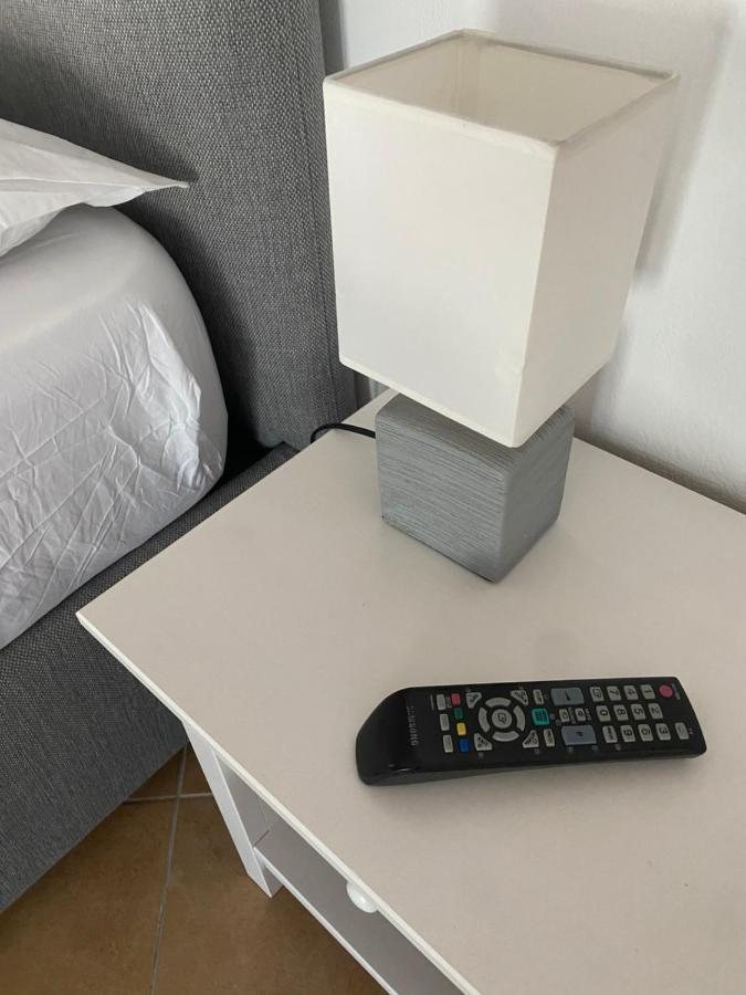 Comodino e lampada