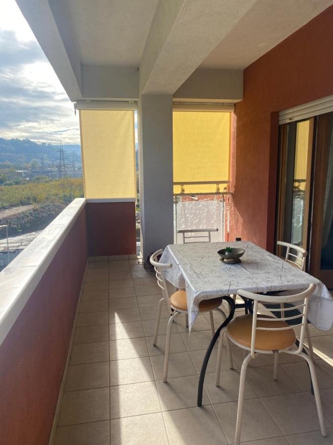 Terrazza coperta con tavolo